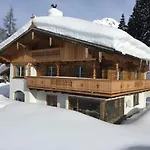 Anja Alt *
